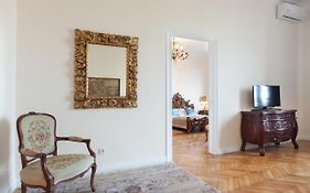 Luxovski Apartment
